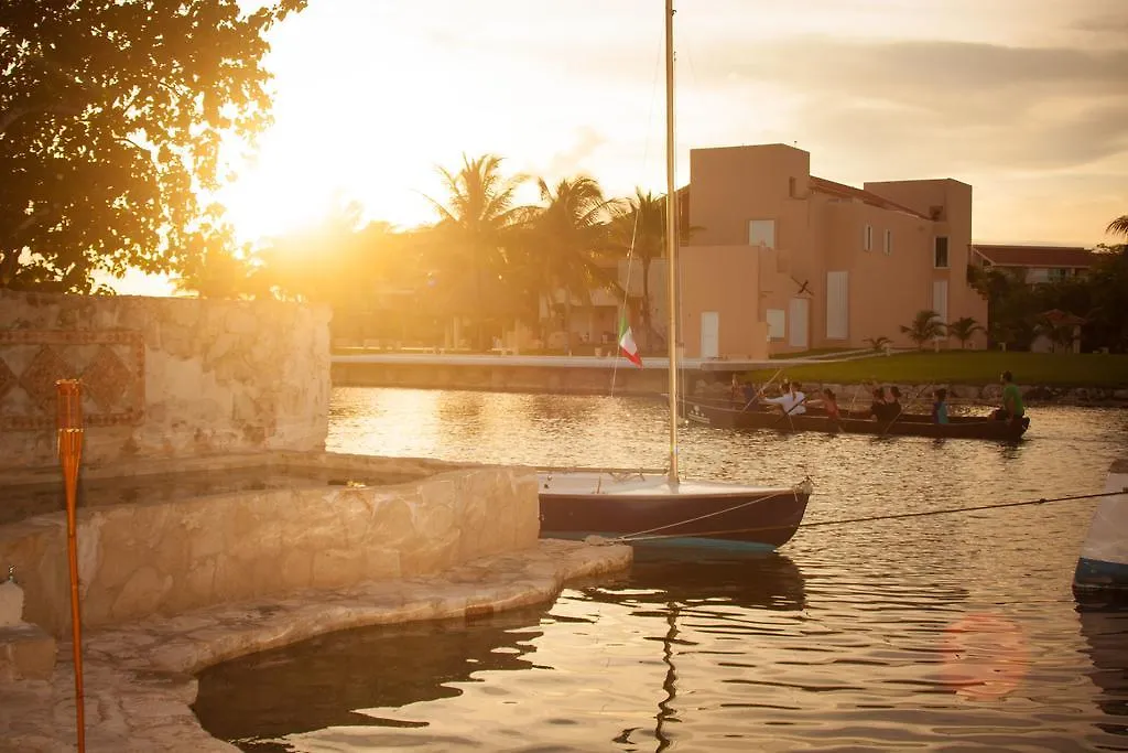 Chez Waffle Hotel  Puerto Aventuras